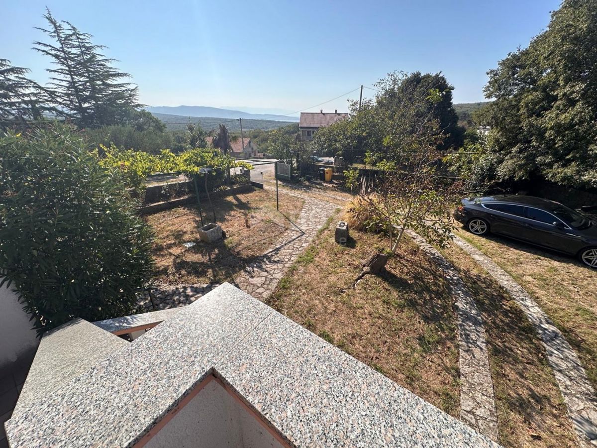 ISOLA DI KRK, VRH - casa bifamiliare, 170 m2, giardino!!!