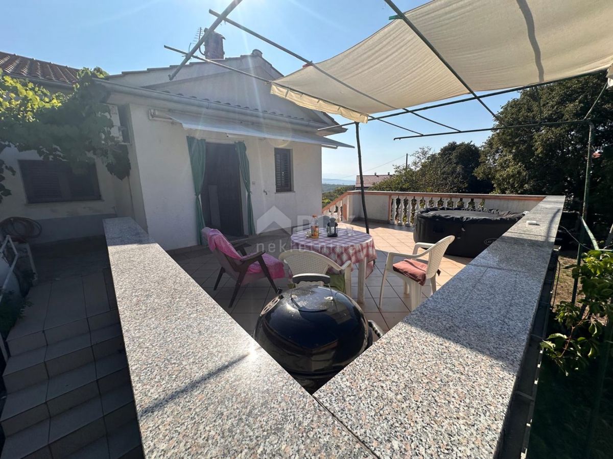 ISOLA DI KRK, VRH - casa bifamiliare, 170 m2, giardino!!!