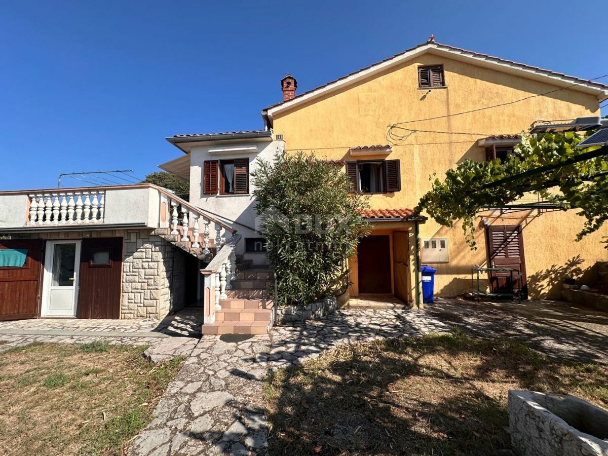 ISOLA DI KRK, VRH - casa bifamiliare, 170 m2, giardino!!!