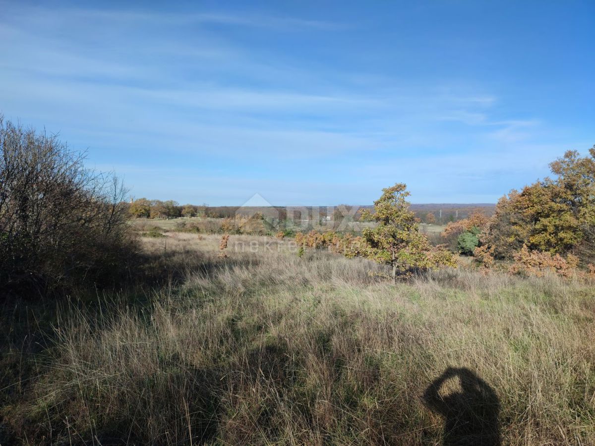 ISTRIA, KRNICA - Terreno edificabile con vista panoramica sul verde