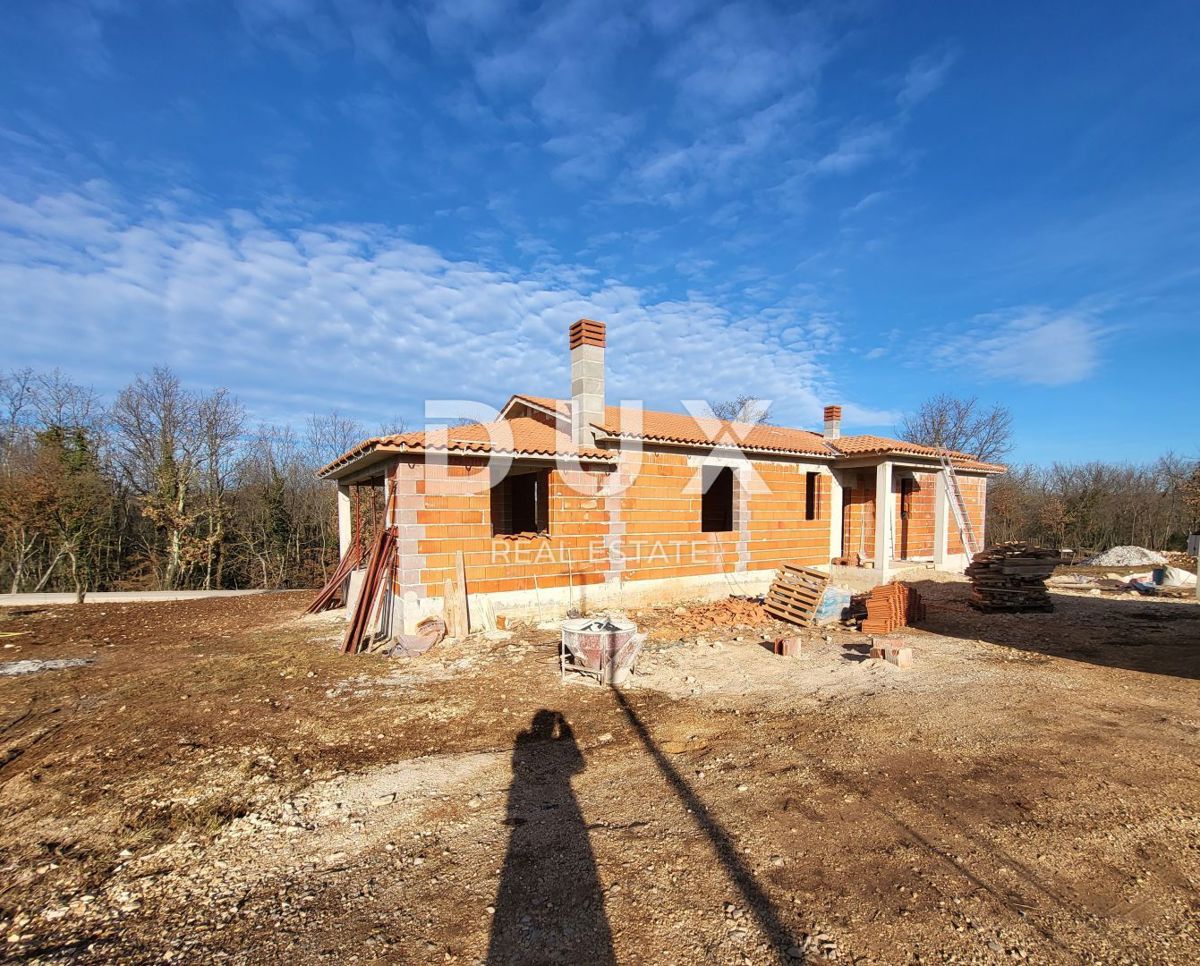 ISTRIA, TINJAN - Casa indipendente su un piano in fase di ristrutturazione in ottima posizione