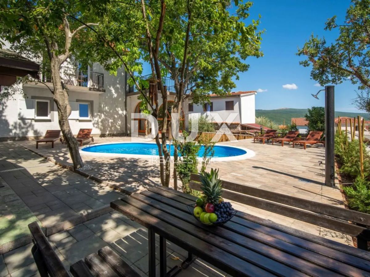 ISOLA DI KRK, KORNIĆ - villa, 250 m2, PISCINA, GIARDINO!!!