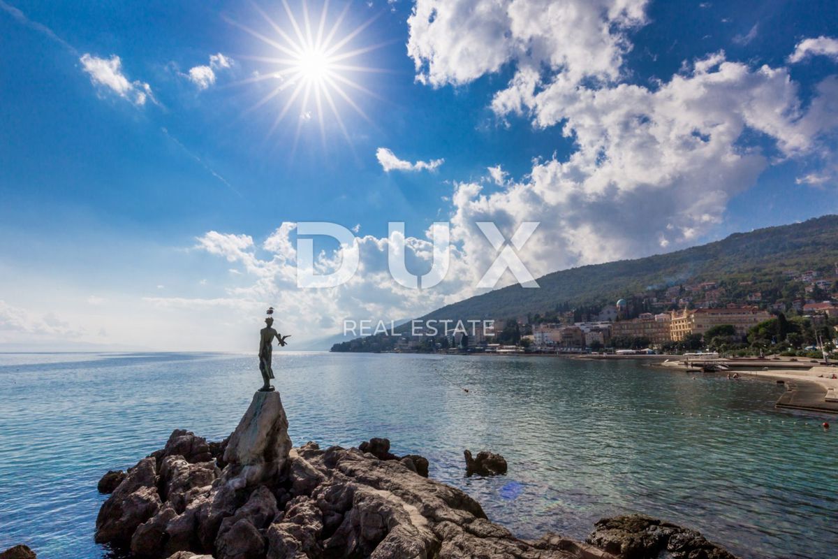 OPATIJA, BREGI - Villa in stile mediterraneo di nuova costruzione con due unità abitative, piscina, guest house, taverna e parco giochi per bambini