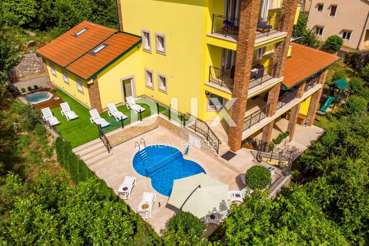 OPATIJA, BREGI - Villa in stile mediterraneo di nuova costruzione con due unità abitative, piscina, guest house, taverna e parco giochi per bambini