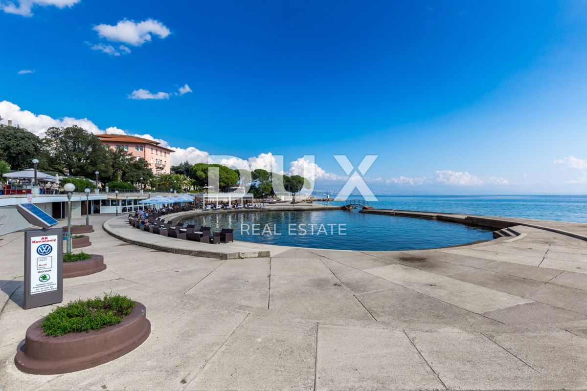 OPATIJA, BREGI - Villa in stile mediterraneo di nuova costruzione con due unità abitative, piscina, guest house, taverna e parco giochi per bambini