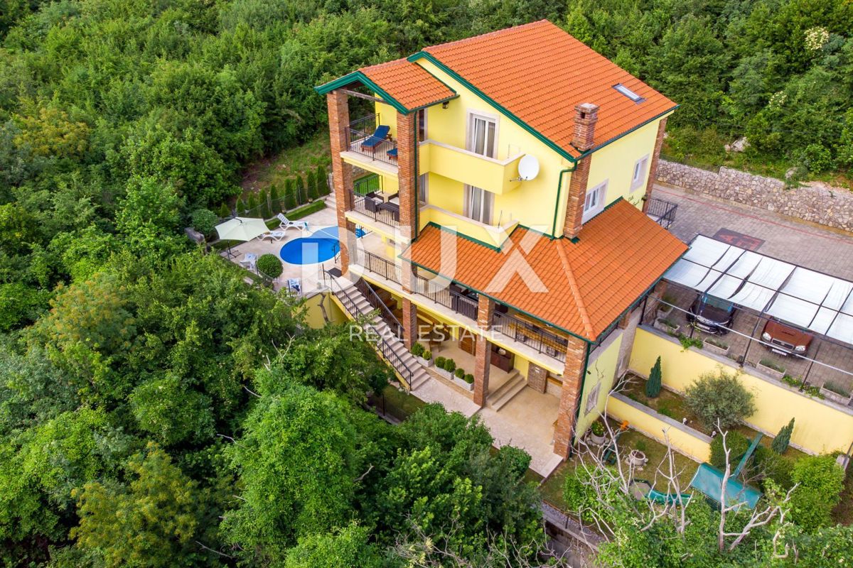 OPATIJA, BREGI - Villa in stile mediterraneo di nuova costruzione con due unità abitative, piscina, guest house, taverna e parco giochi per bambini