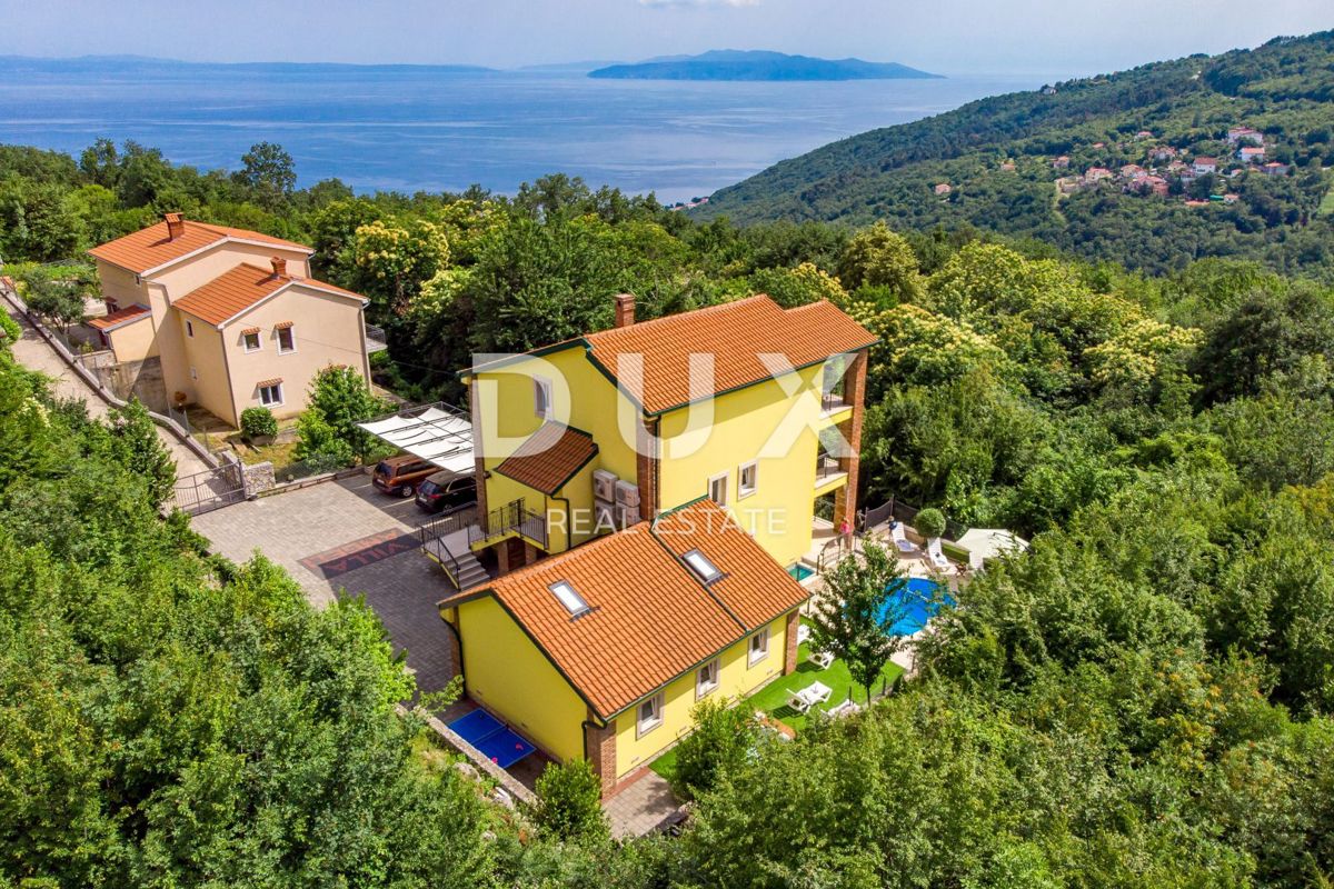 OPATIJA, BREGI - Villa in stile mediterraneo di nuova costruzione con due unità abitative, piscina, guest house, taverna e parco giochi per bambini