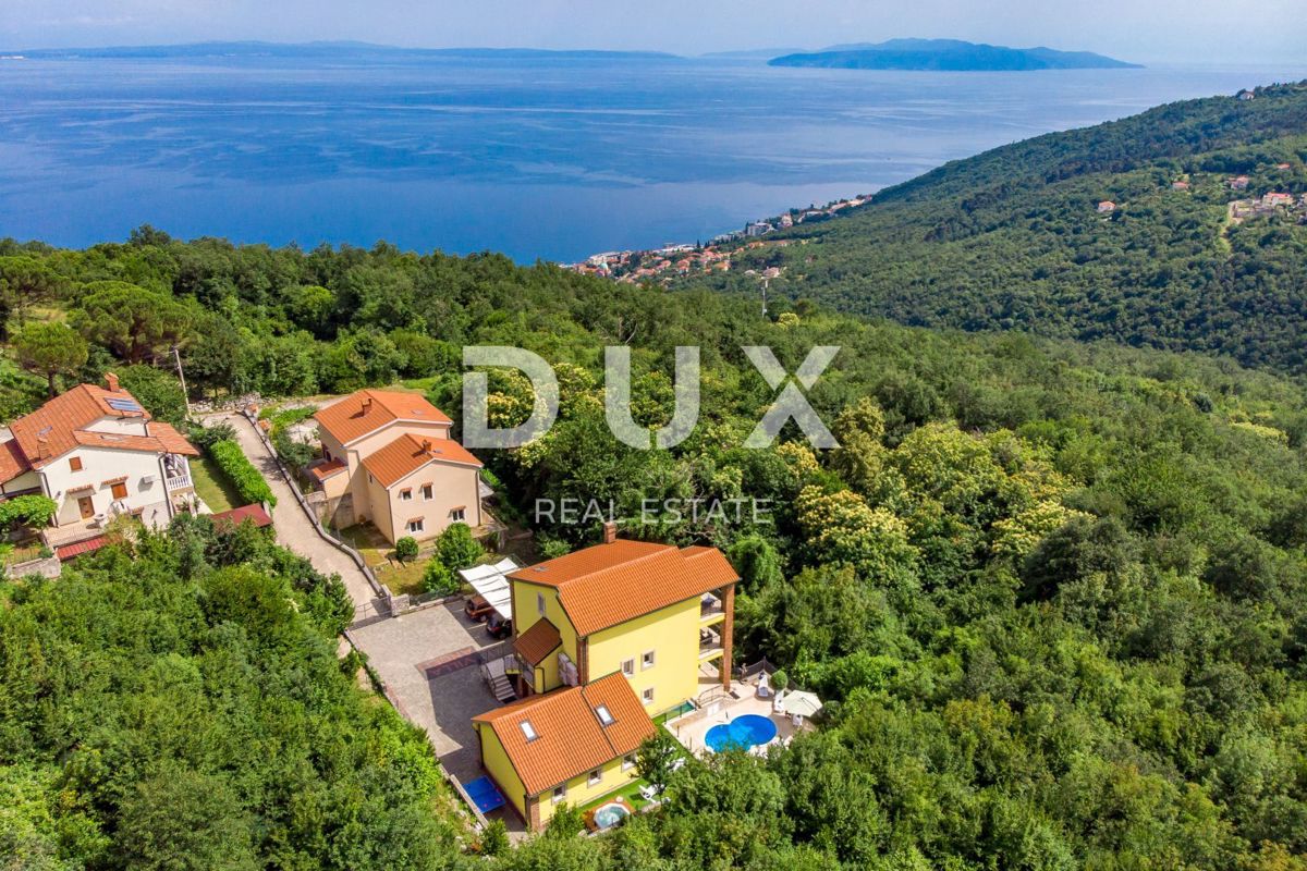 OPATIJA, BREGI - Villa in stile mediterraneo di nuova costruzione con due unità abitative, piscina, guest house, taverna e parco giochi per bambini