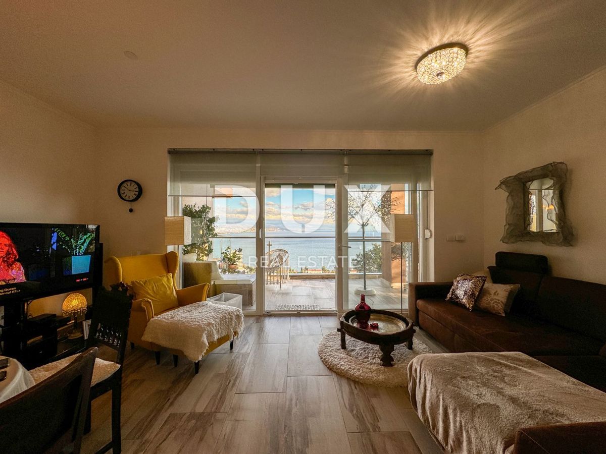 OPATIJA, CENTRO - confortevole appartamento con piscina, terrazza e ottima vista sul mare