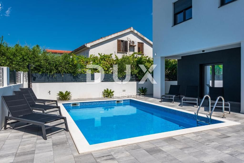 ZADAR, VRSI - Bellissima villa con piscina