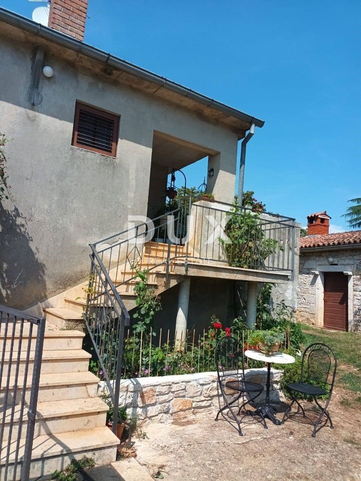 ISTRIA, LOVREČ - Casa in pietra con giardino