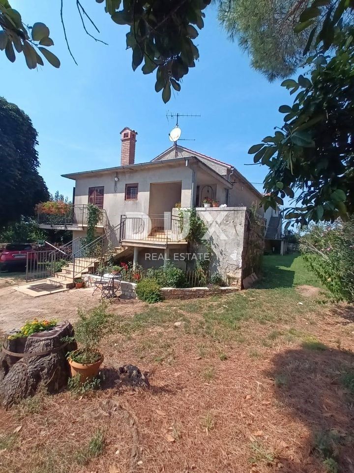 ISTRIA, LOVREČ - Casa in pietra con giardino