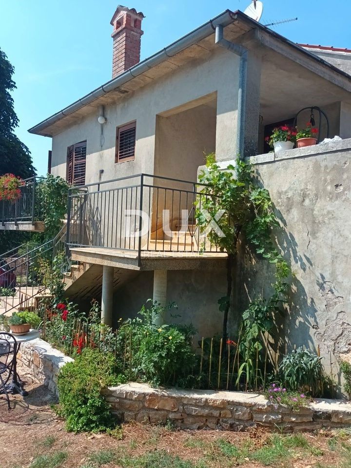 ISTRIA, LOVREČ - Casa in pietra con giardino