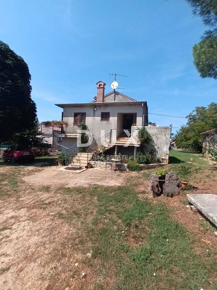 ISTRIA, LOVREČ - Casa in pietra con giardino