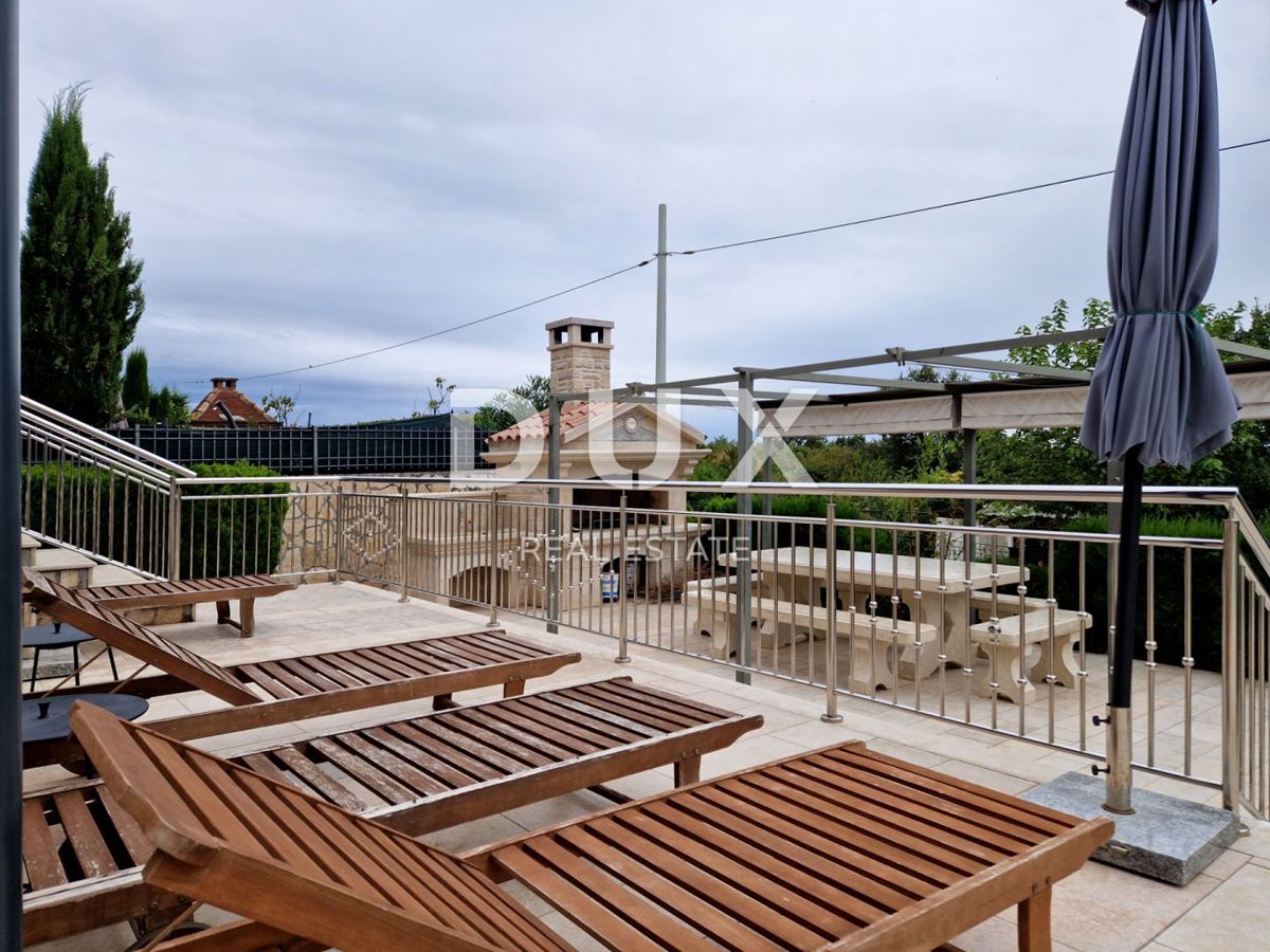 ISTRIA, PARENZO - Spaziosa casa con piscina e vista panoramica