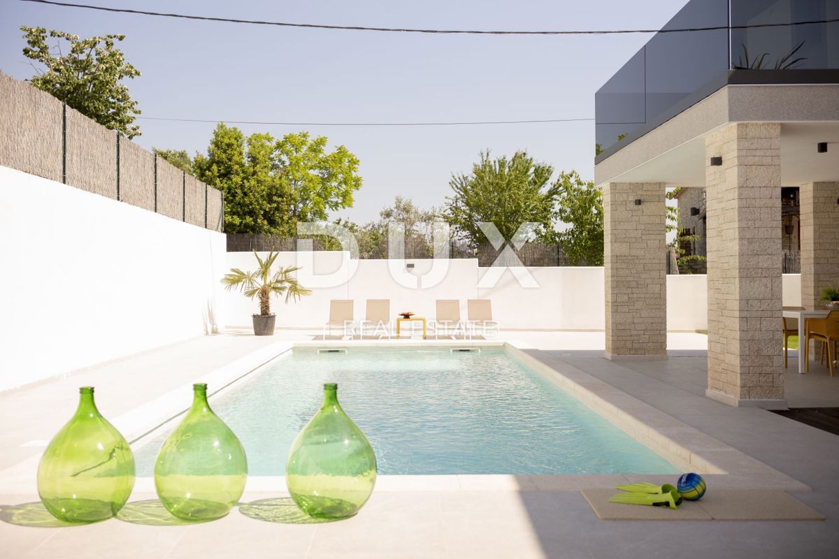 ISTRIA, ROVIGNO - Villa moderna con piscina