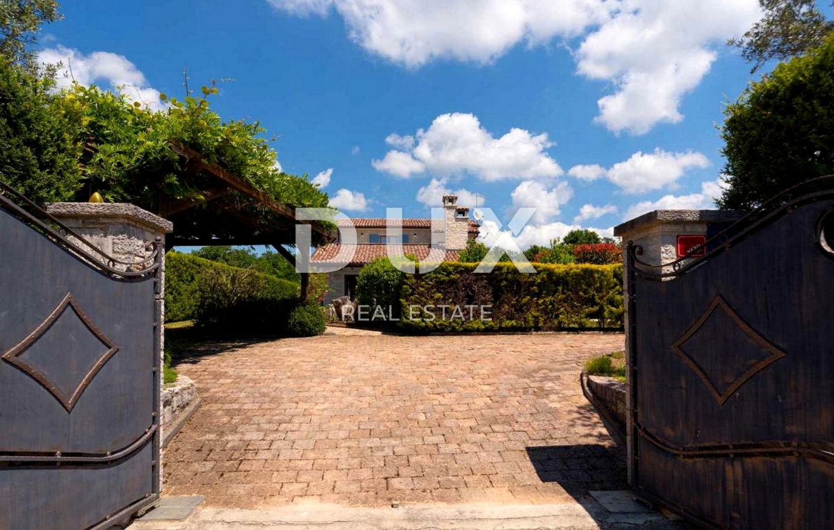 ISTRIA, TINJAN - Casa rurale con piscina