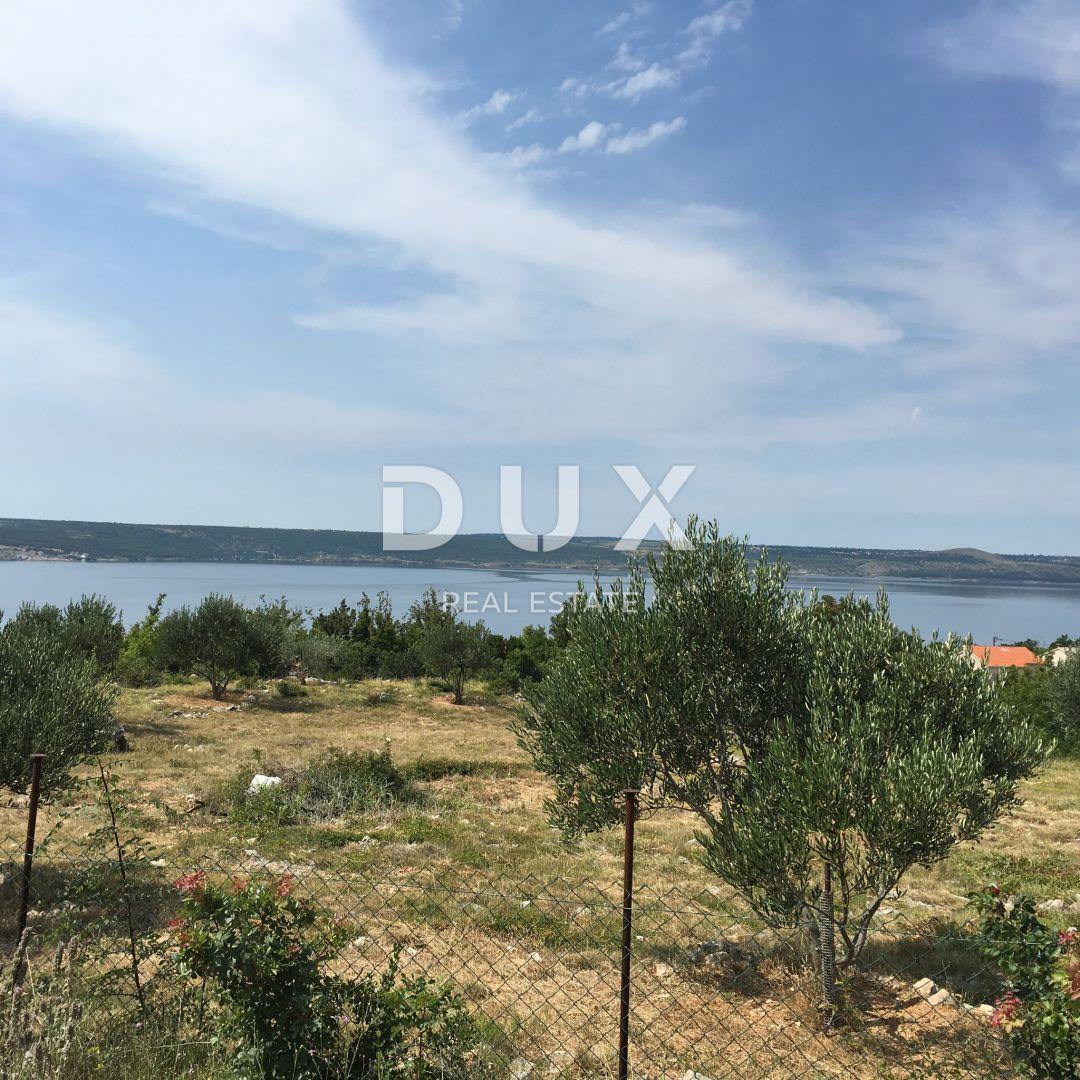 ZADAR, MASLENICA - Bellissimo terreno con concessione edilizia valida con vista panoramica sul mare!