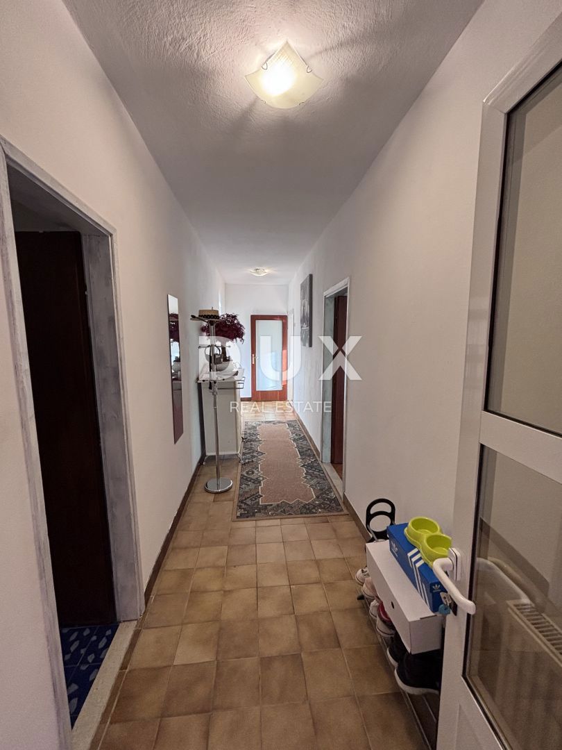 ZADAR, PLOVANIJA - Spaziosa casa su due piani con garage e vista panoramica sulla città