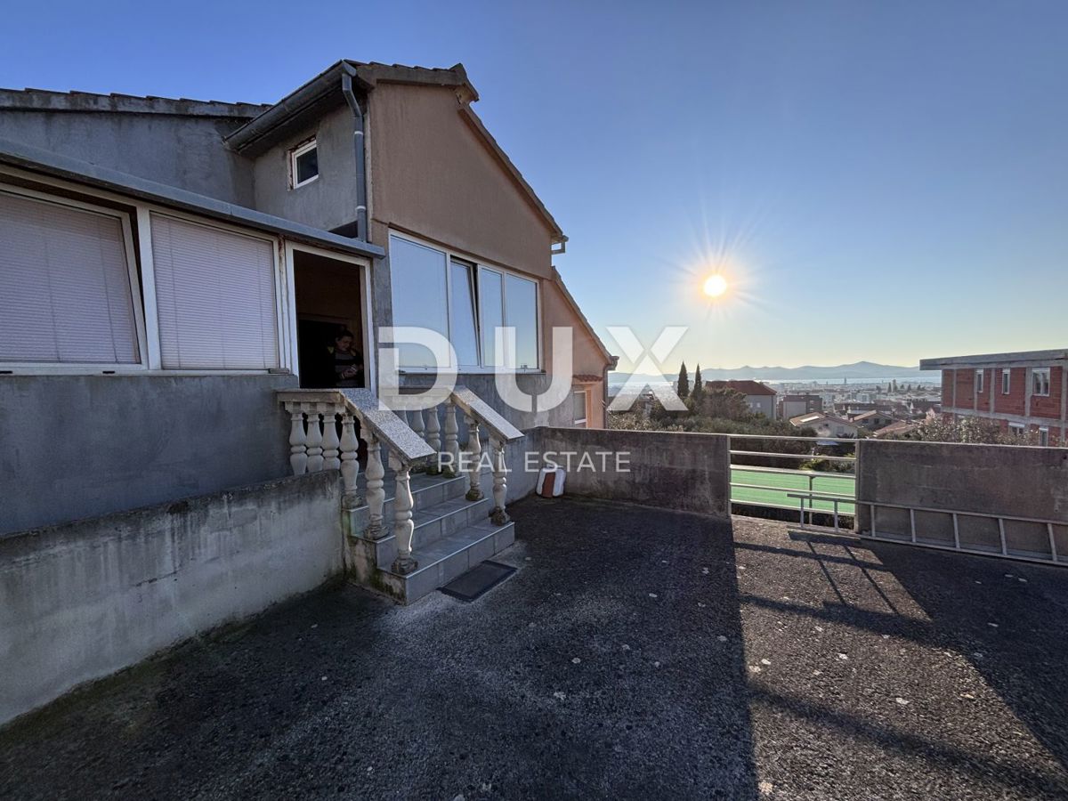 ZADAR, PLOVANIJA - Spaziosa casa su due piani con garage e vista panoramica sulla città