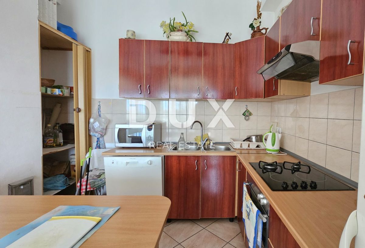 ISTRIA, PULA, VELI VRH - 3BR+DB confortevole appartamento con ampia terrazza e parte di giardino