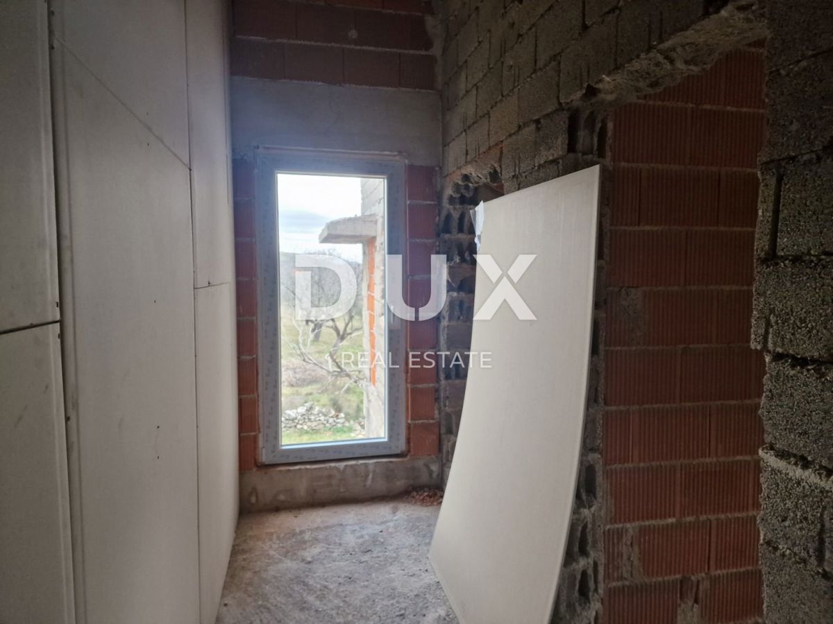 BENKOVAC - edificio commerciale e residenziale incompiuto
