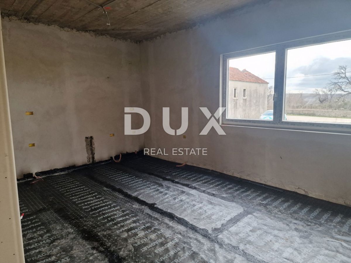 BENKOVAC - edificio commerciale e residenziale incompiuto