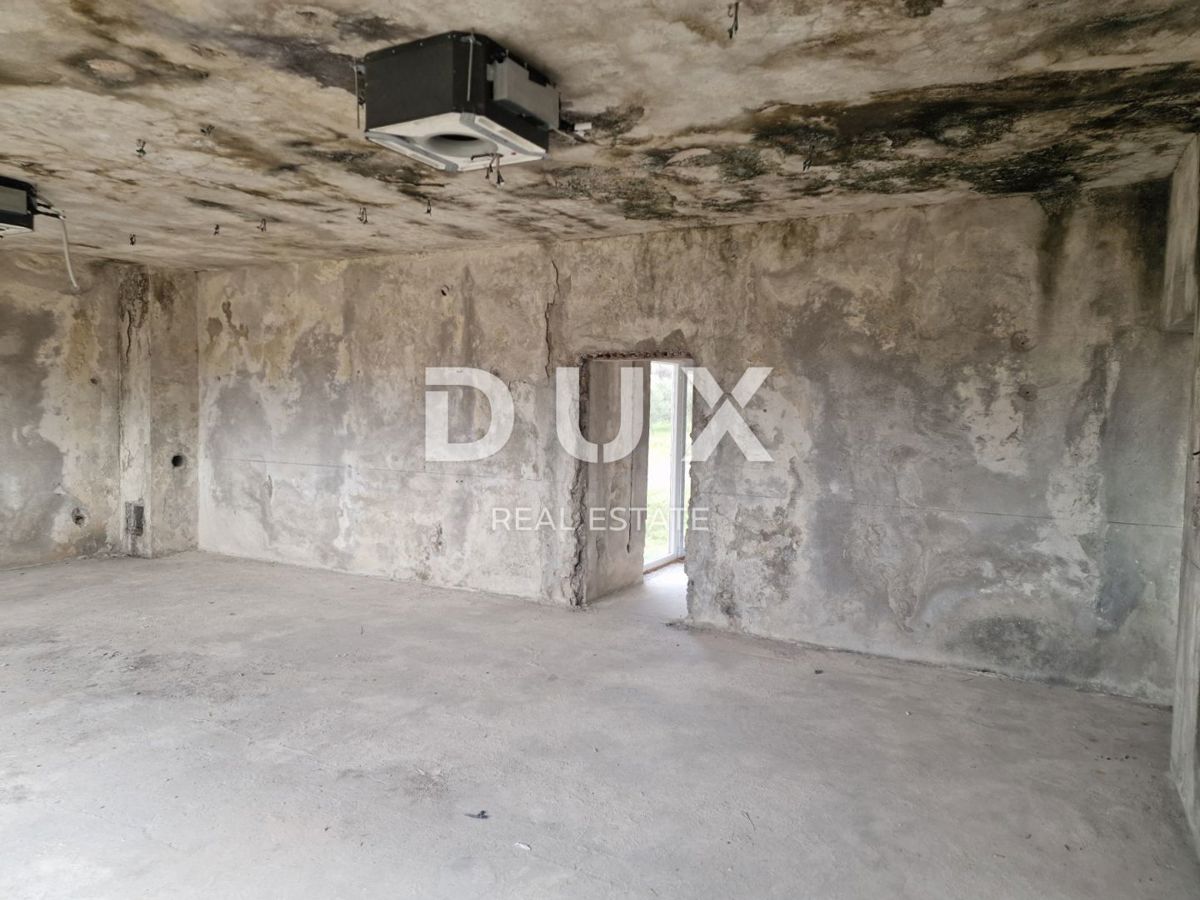 BENKOVAC - edificio commerciale e residenziale incompiuto