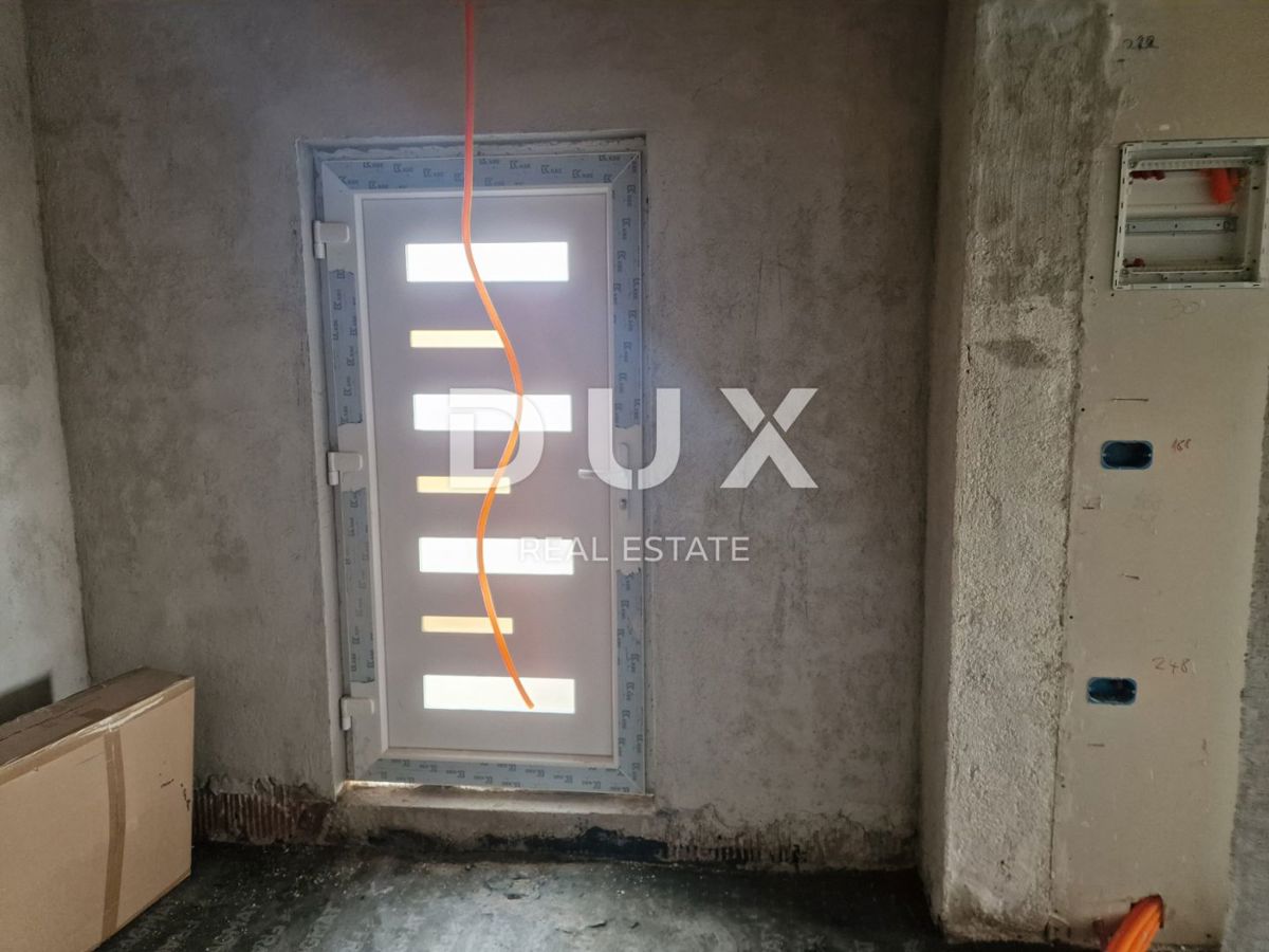 BENKOVAC - edificio commerciale e residenziale incompiuto