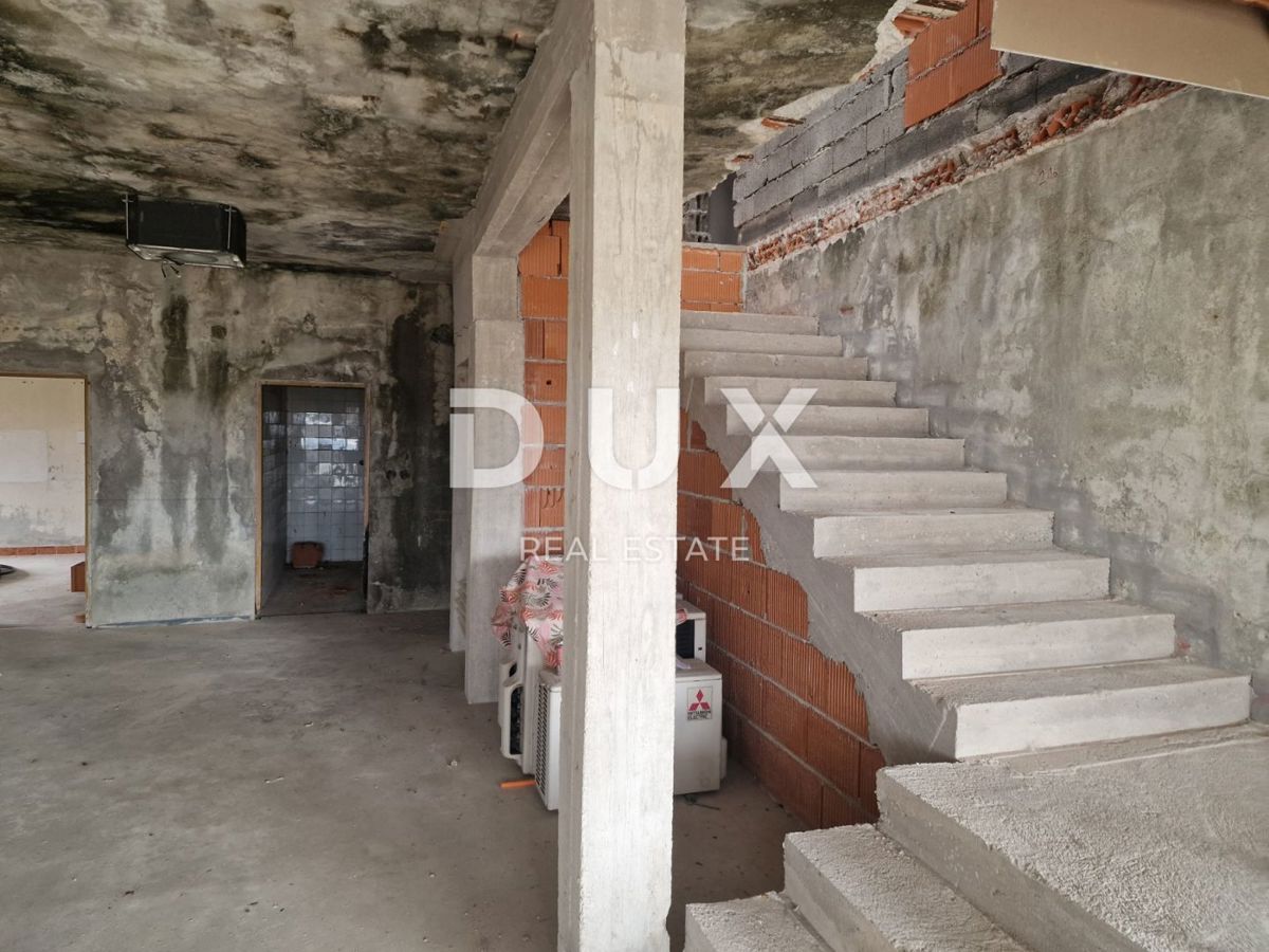BENKOVAC - edificio commerciale e residenziale incompiuto