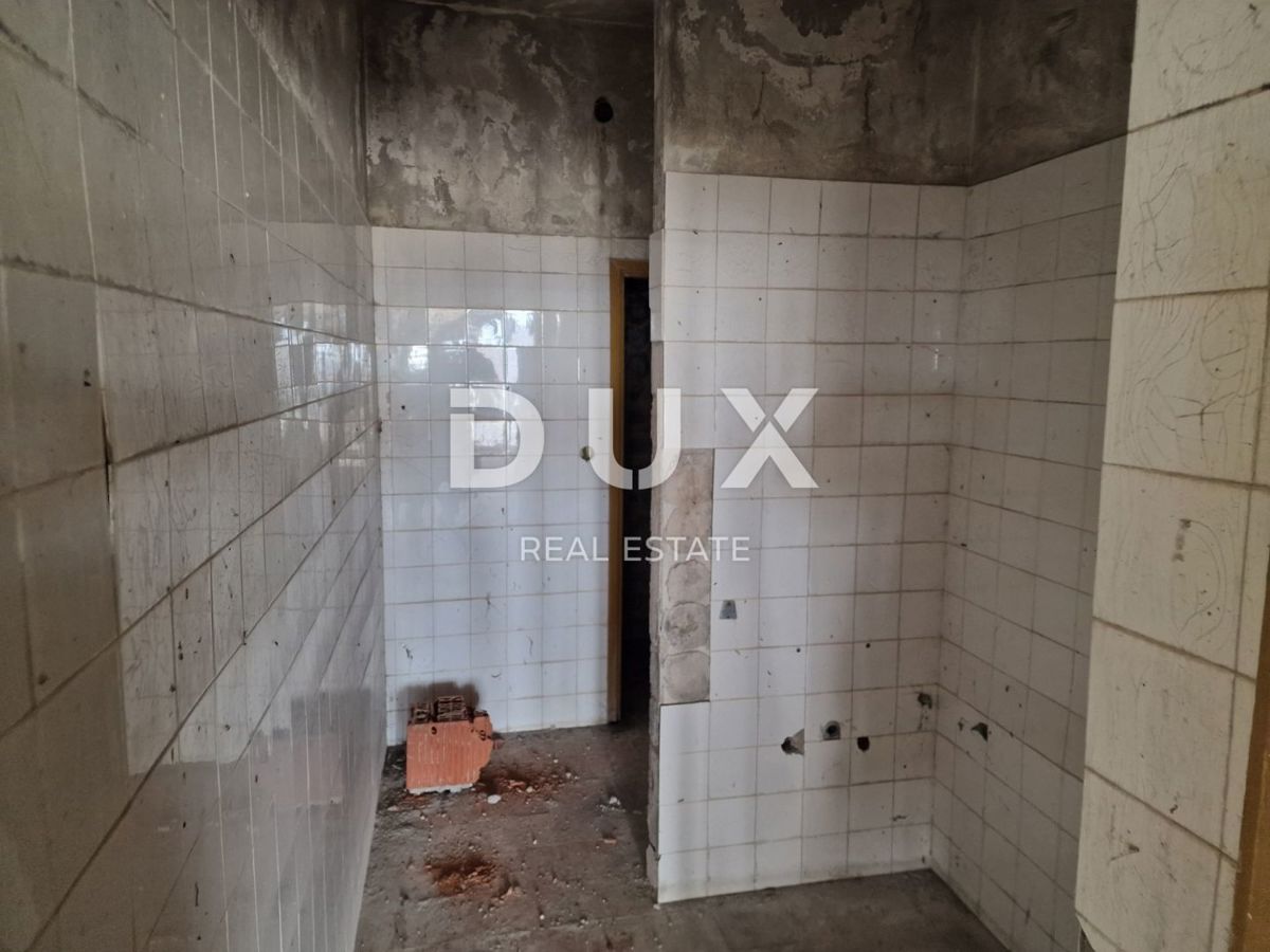 BENKOVAC - edificio commerciale e residenziale incompiuto