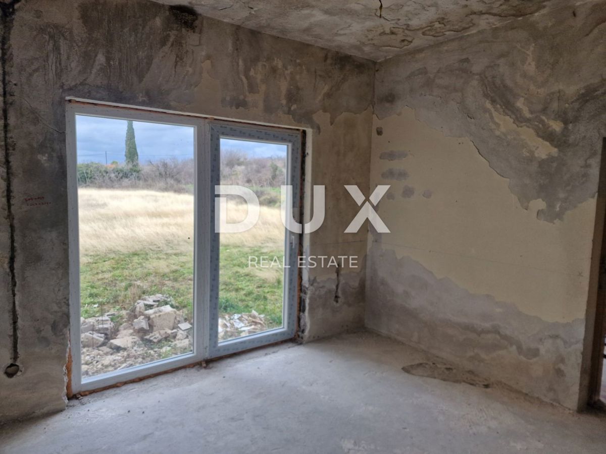 BENKOVAC - edificio commerciale e residenziale incompiuto
