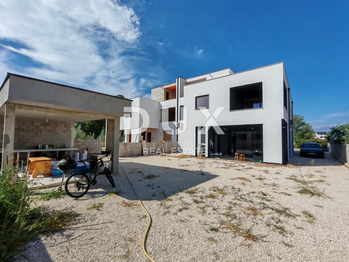 ZADAR, ZUKVE - Spaziosa casa bifamiliare con piscina! Nuova costruzione! B