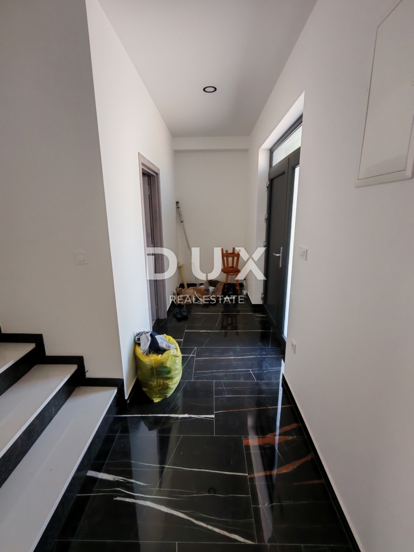 ZADAR, ZUKVE - Spaziosa casa bifamiliare con piscina! Nuova costruzione! B