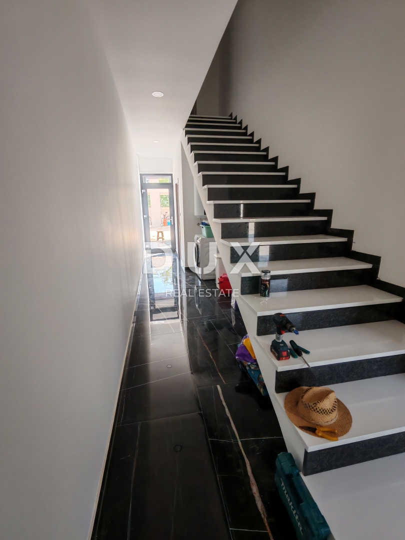 ZADAR, ZUKVE - Spaziosa casa bifamiliare con piscina! Nuova costruzione! B