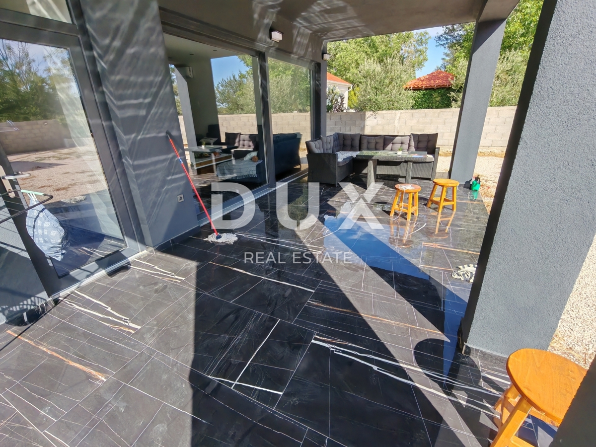 ZADAR, ZUKVE - Spaziosa casa bifamiliare con piscina! Nuova costruzione! B