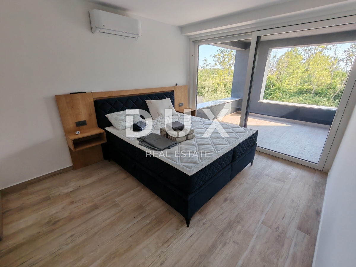 ZADAR, ZUKVE - Spaziosa casa bifamiliare con piscina! Nuova costruzione! B