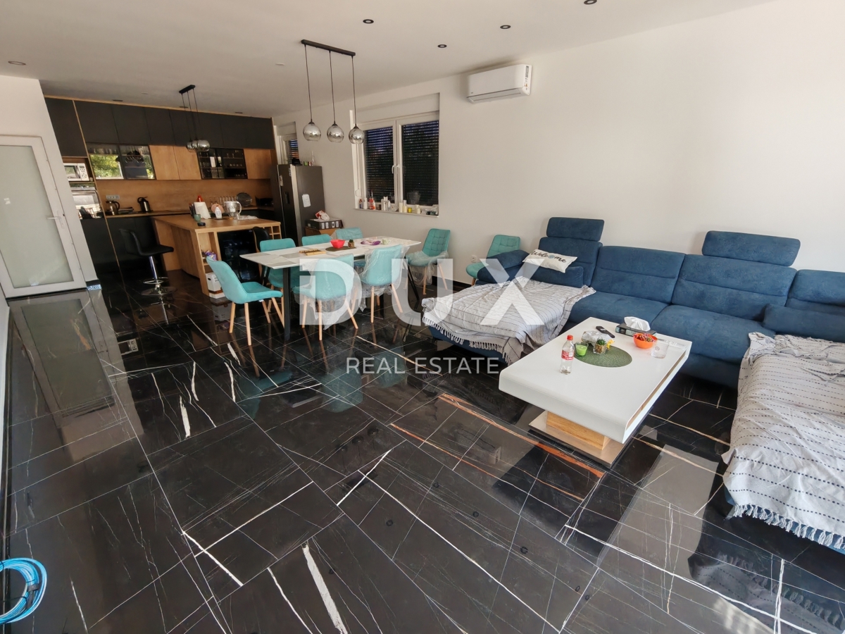 ZADAR, ZUKVE - Spaziosa casa bifamiliare con piscina! Nuova costruzione! B