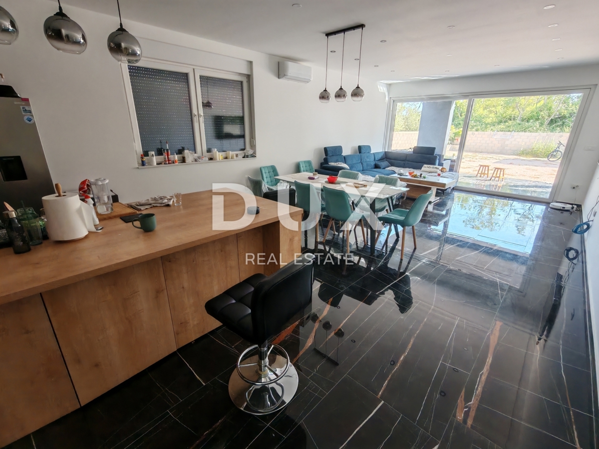ZADAR, ZUKVE - Spaziosa casa bifamiliare con piscina! Nuova costruzione! B