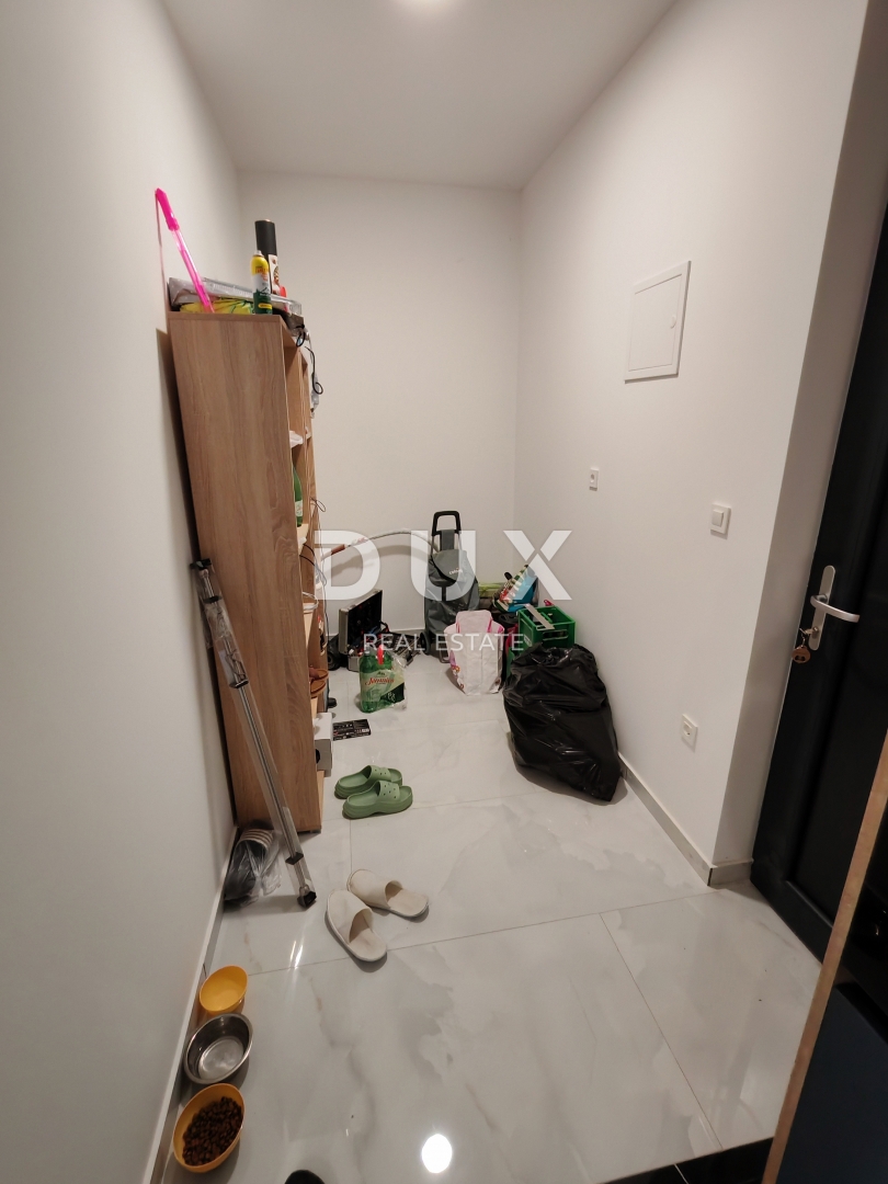 ZADAR, ZUKVE - Spaziosa casa bifamiliare con piscina! Nuova costruzione! B