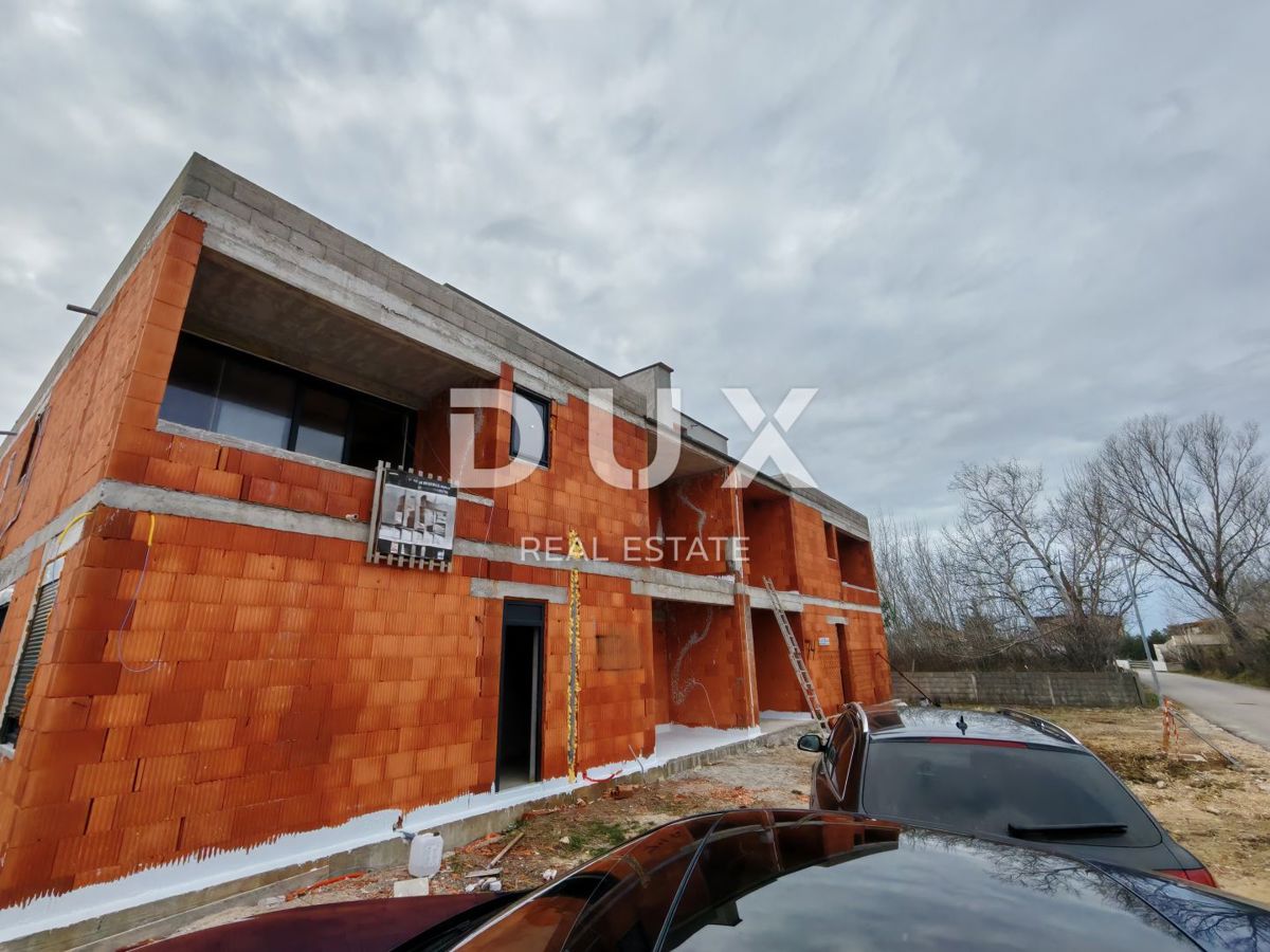 ZADAR, ZUKVE - Spaziosa casa bifamiliare con piscina! Nuova costruzione! B