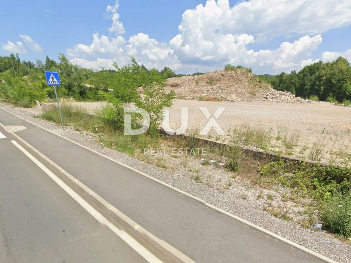 OPATIJA, MATULJI - terreno edificabile 2100m2 in zona commerciale-residenziale in posizione frequente per capannone/edificio commerciale/edificio commerciale-residenziale