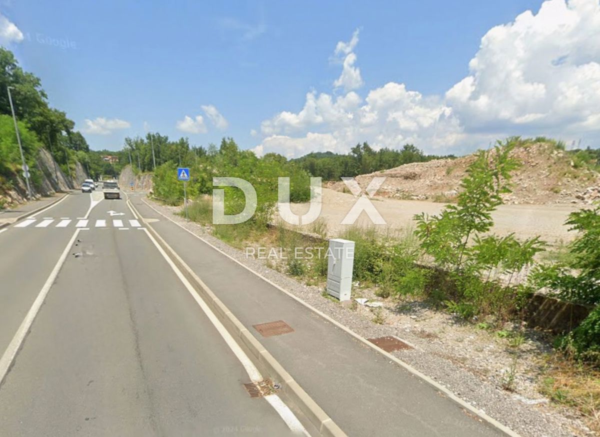 OPATIJA, MATULJI - terreno edificabile 2100m2 in zona commerciale-residenziale in posizione frequente per capannone/edificio commerciale/edificio commerciale-residenziale