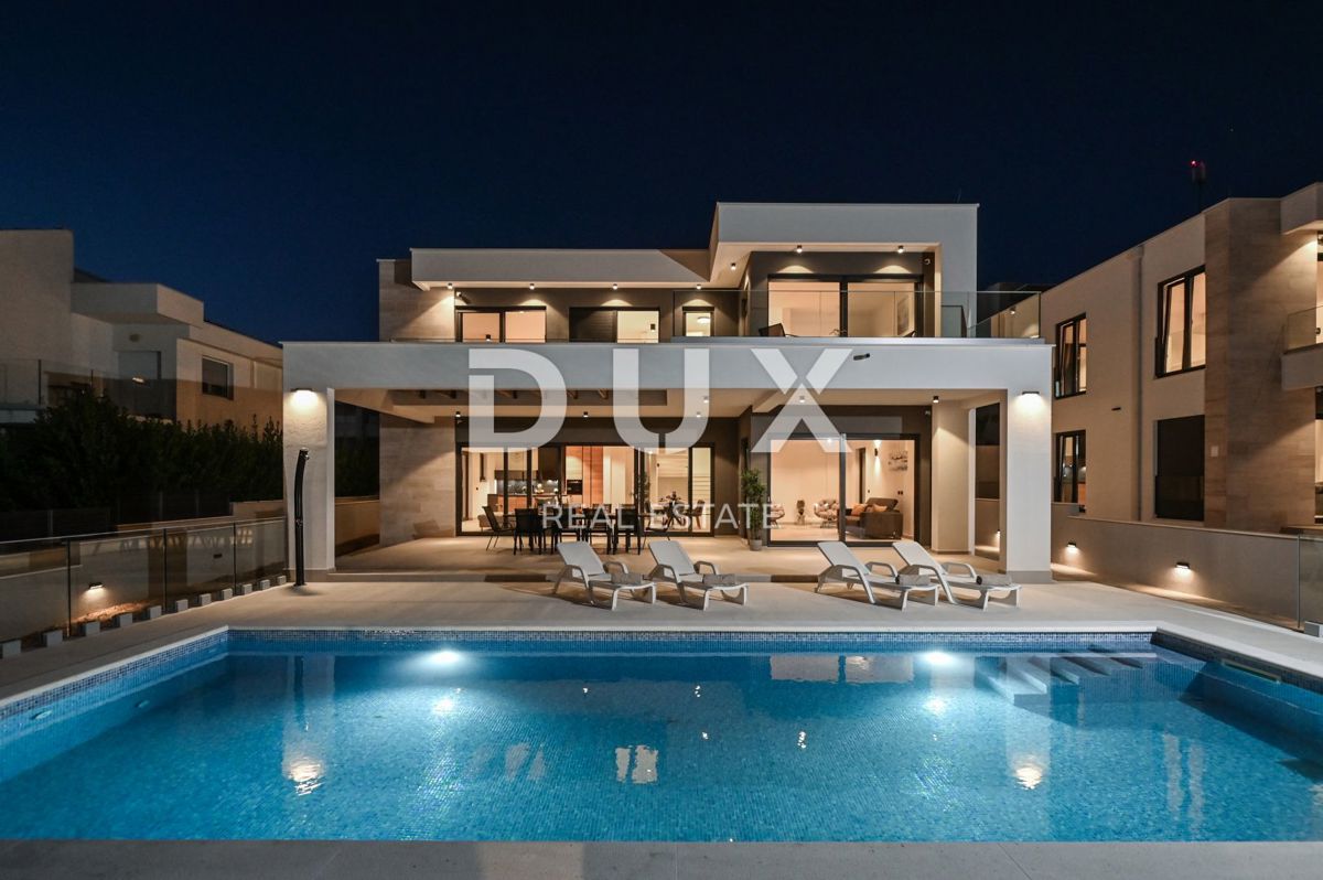 ISOLA DI PAG, NOVALJA - Villa di lusso con piscina in posizione prestigiosa