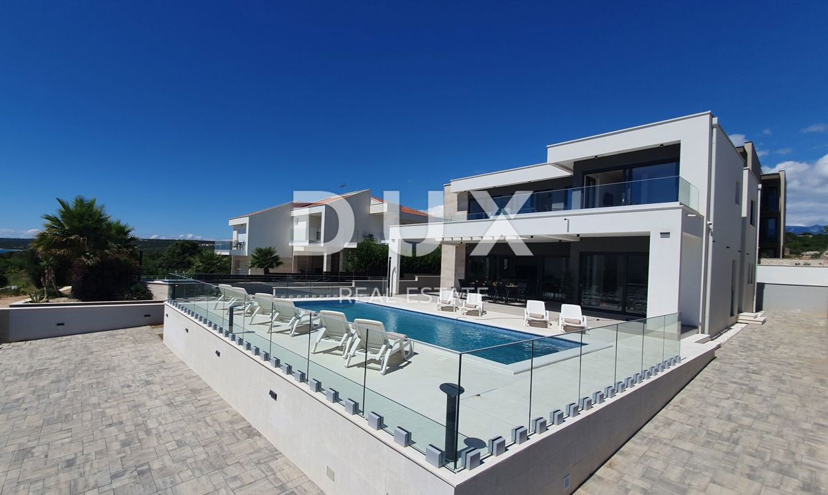 ISOLA DI PAG, NOVALJA - Villa di lusso con piscina in posizione prestigiosa