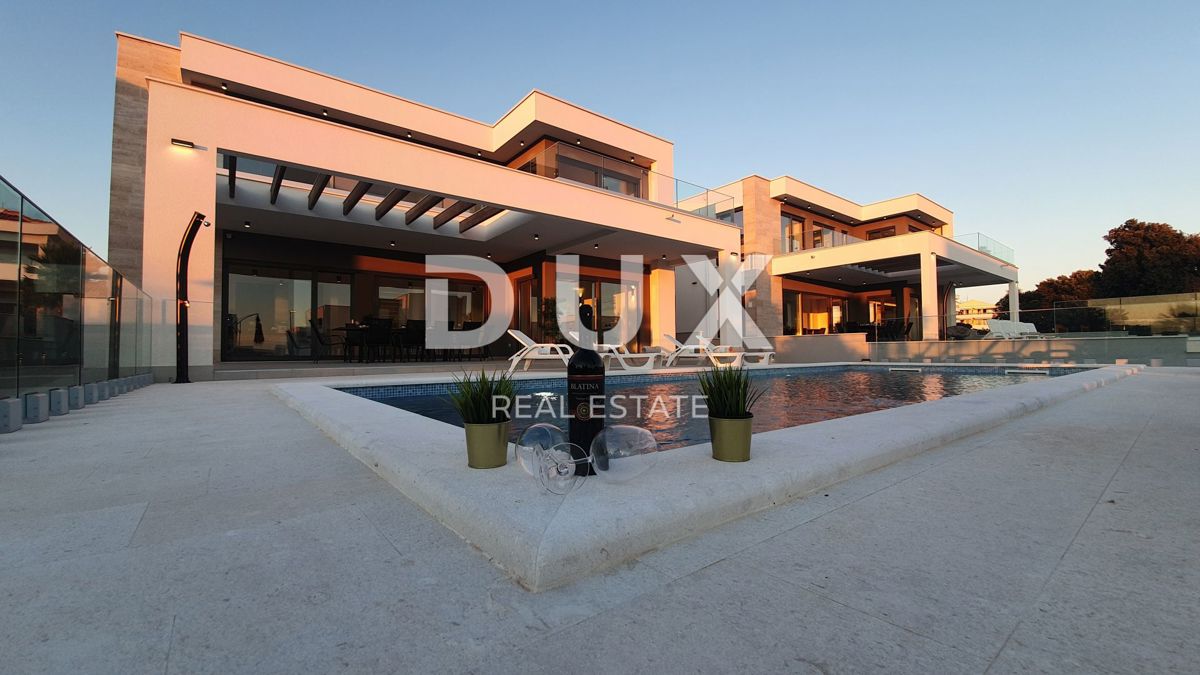 ISOLA DI PAG, NOVALJA - Villa di lusso con piscina in posizione prestigiosa