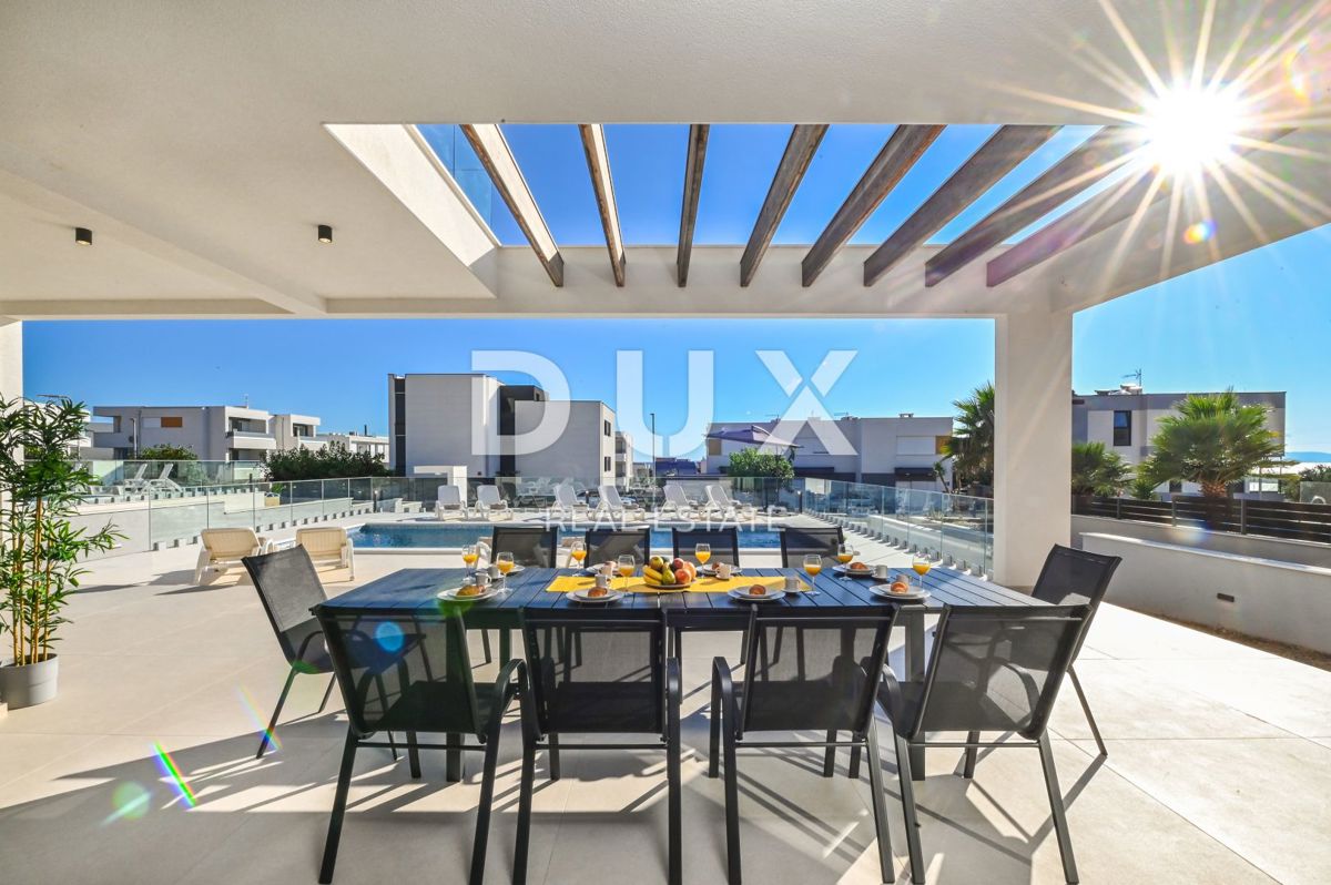 ISOLA DI PAG, NOVALJA - Villa di lusso con piscina in posizione prestigiosa