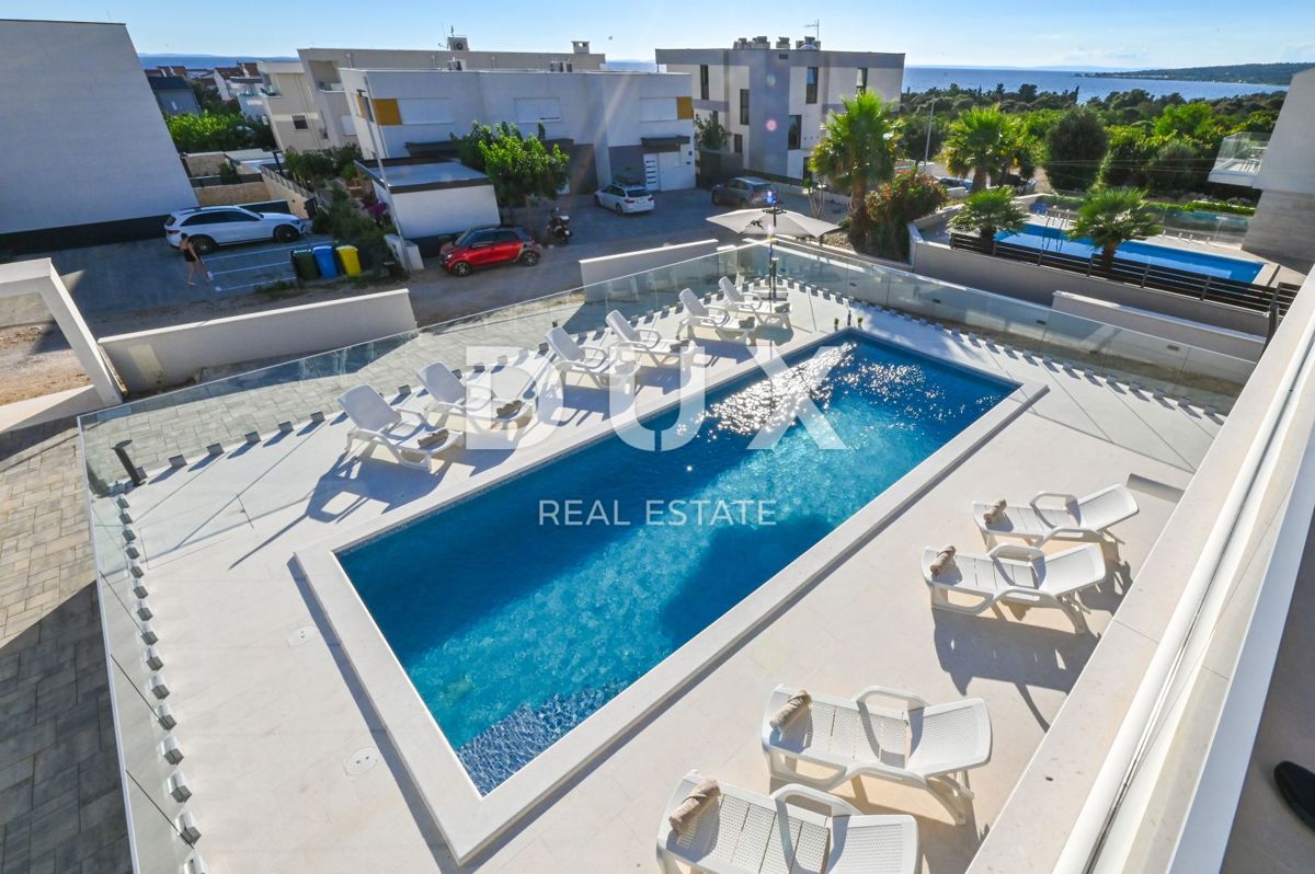 ISOLA DI PAG, NOVALJA - Villa di lusso con piscina in posizione prestigiosa