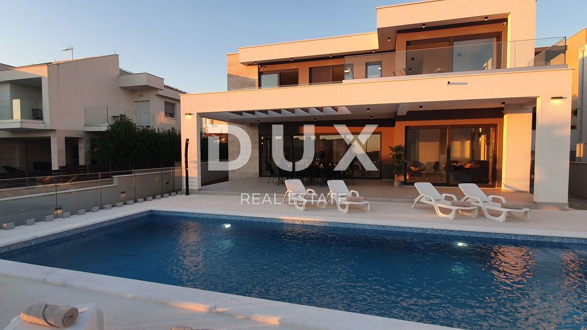 ISOLA DI PAG, NOVALJA - Villa di lusso con piscina in posizione prestigiosa