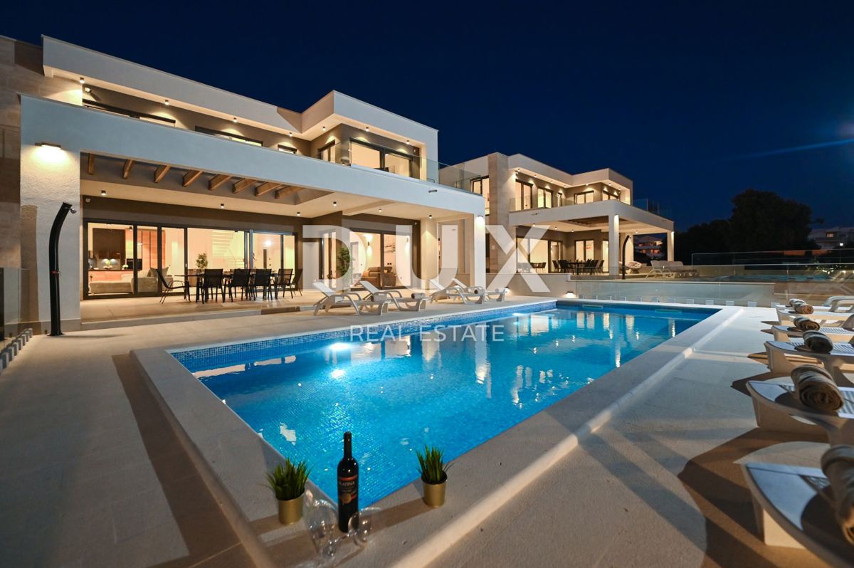 ISOLA DI PAG, NOVALJA - Villa di lusso con piscina in posizione prestigiosa